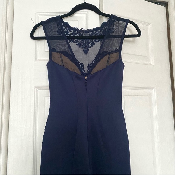 Lace detailing gown - Picture 4 of 8